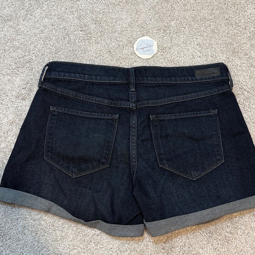 Mid Rise Short Hausse Moyenne NWT Abercrombie & Fitch Dark Tone Jean Short - Picture 3 of 4